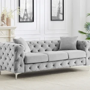 Driezits-Chesterfield-bank van lichtgrijs velours en metalen poten EDWINA Driezits-Chesterfield-bank van lichtgrijs velours en metalen poten EDWINA