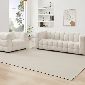 Driezitsbank en fauteuil van ivoorwitte boucléstof LERICI van Pascal Morabito Driezitsbank en fauteuil van ivoorwitte boucléstof LERICI van Pascal Morabito