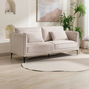 Vaste driezitsbank van beige stof TORMELDA. Vaste driezitsbank van beige stof TORMELDA.