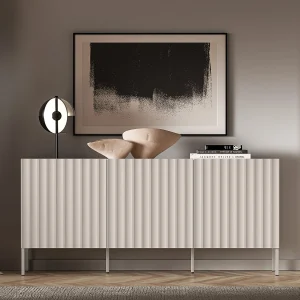 Driedeurs ladekast met gecanneleerde fronten – 170 cm – lichtbeige – DERRIVA Driedeurs ladekast met gecanneleerde fronten – 170 cm – lichtbeige – DERRIVA