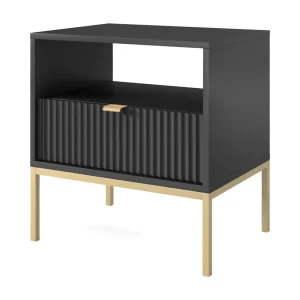 Elegante nachttafel Nova – Ontwerp met gouden handgreep, Geriffelde voorkant, Praktisch & Modern, 54x56x39 cm, Mat zwart, Gouden metalen poten Elegante nachttafel Nova – Ontwerp met gouden handgreep, Geriffelde voorkant, Praktisch & Modern, 54x56x39 cm, Mat zwart, Gouden metalen poten