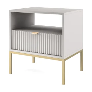 Elegante nachttafel Nova – Ontwerp met gouden handgreep, Geriffelde voorkant, Praktisch & Modern, 54x56x39 cm, Mat grijs, Gouden metalen poten Elegante nachttafel Nova – Ontwerp met gouden handgreep, Geriffelde voorkant, Praktisch & Modern, 54x56x39 cm, Mat grijs, Gouden metalen poten