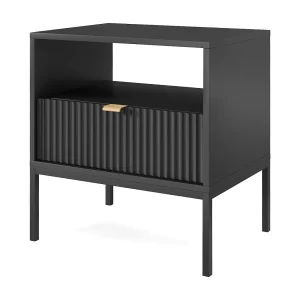 Elegante nachttafel Nova – Ontwerp met gouden handgreep, Geriffelde voorkant, Praktisch & Modern, 54x56x39 cm, Mat zwart, Zwarte metalen poten Elegante nachttafel Nova – Ontwerp met gouden handgreep, Geriffelde voorkant, Praktisch & Modern, 54x56x39 cm, Mat zwart, Zwarte metalen poten