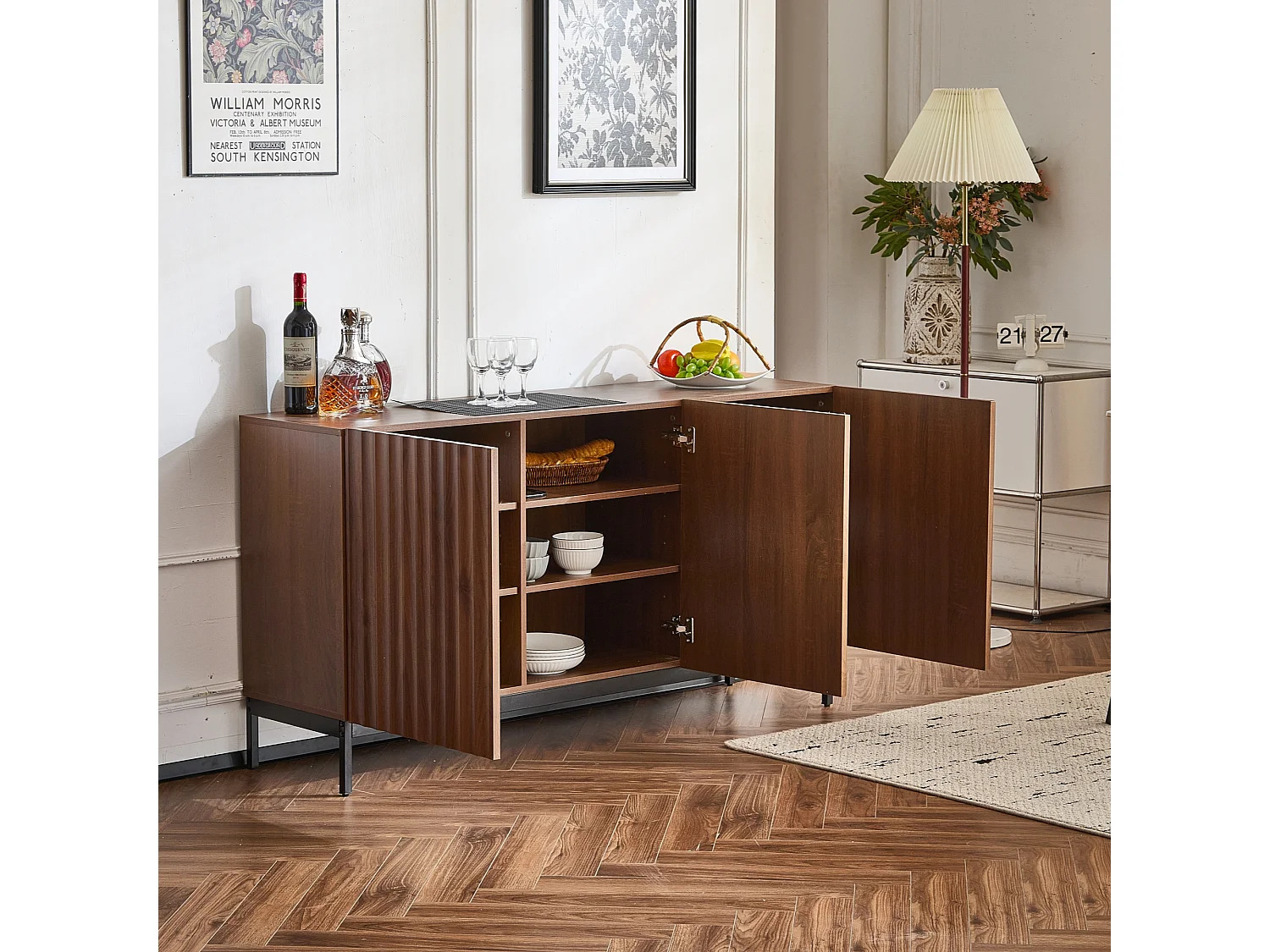 Dressoir 150x40x80cm met 3 push-to-open deuren, reliëf golvend patroon, bruine houtnerf body