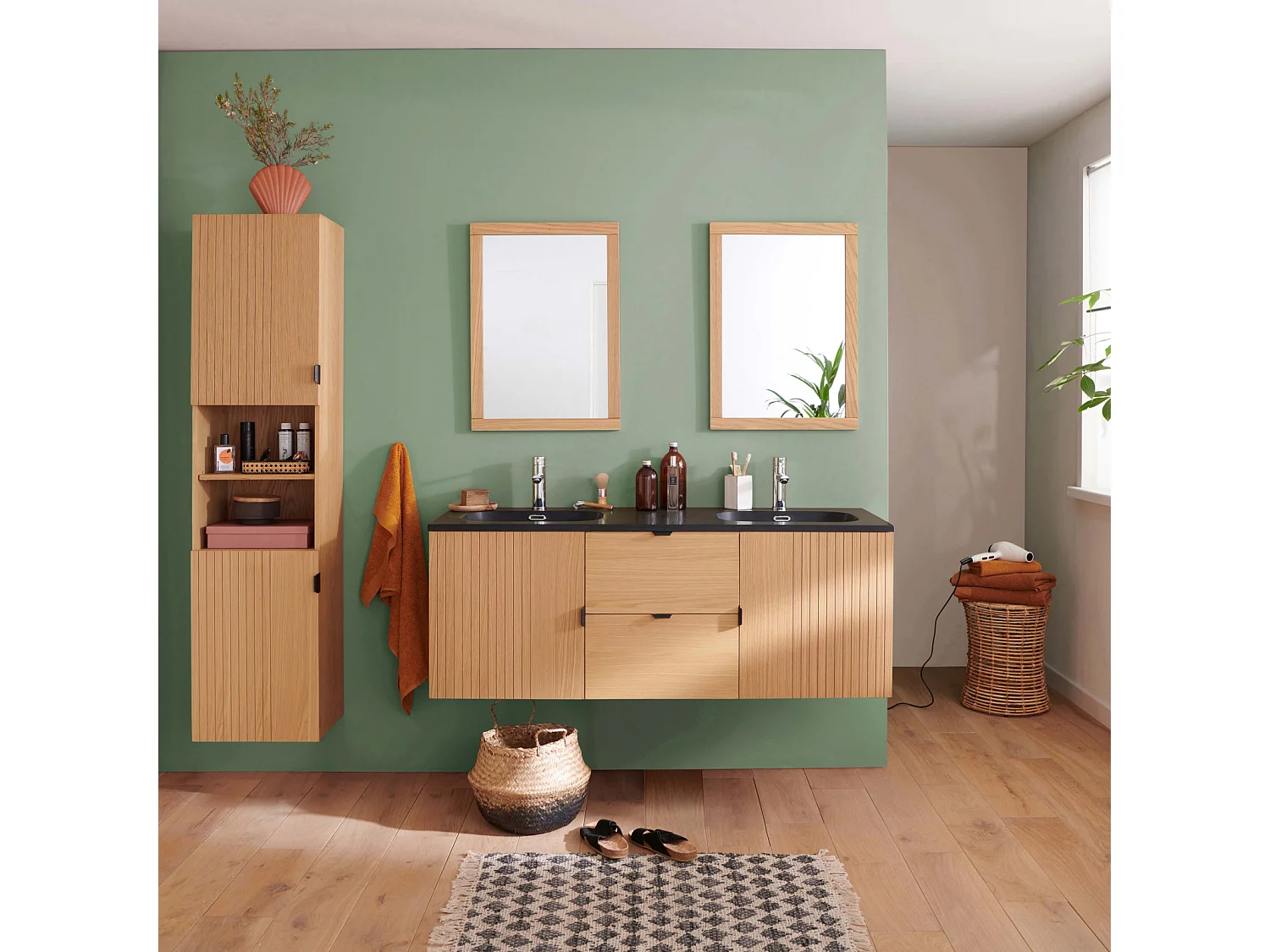 Dubbele wastafelmeubel + spiegel + STUDIO kolom