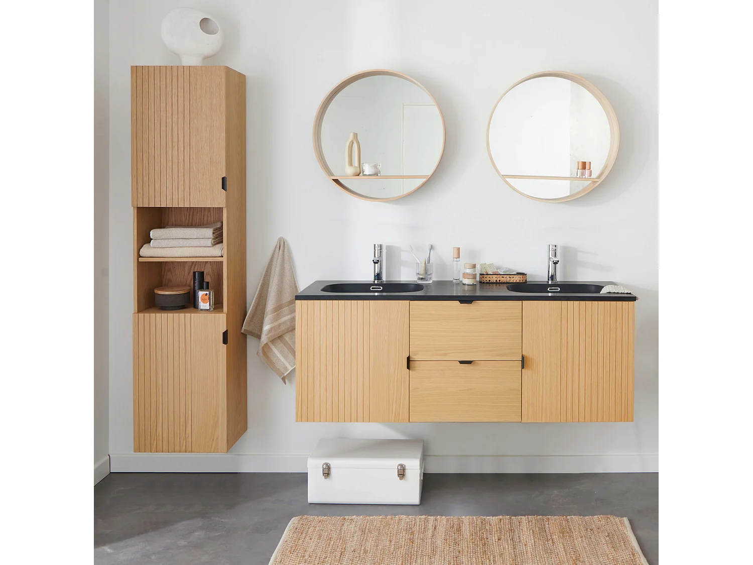 Dubbele wastafelmeubel + spiegel + STUDIO kolom