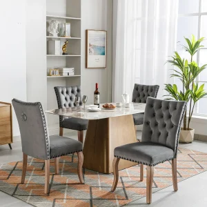 Eetkamerstoelset van 4, gestoffeerde stoel met spijkerkopafwerking, poten van massief hout, fluwelen bekleding, grijs, met deurklopperontwerp Eetkamerstoelset van 4, gestoffeerde stoel met spijkerkopafwerking, poten van massief hout, fluwelen bekleding, grijs, met deurklopperontwerp