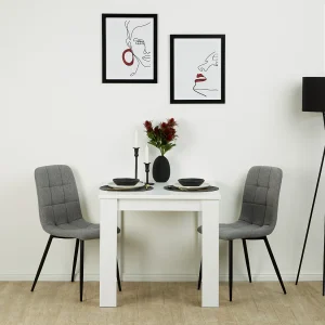 eettafel 80x80x75 cm wit met 2 grijze linnen stoelen