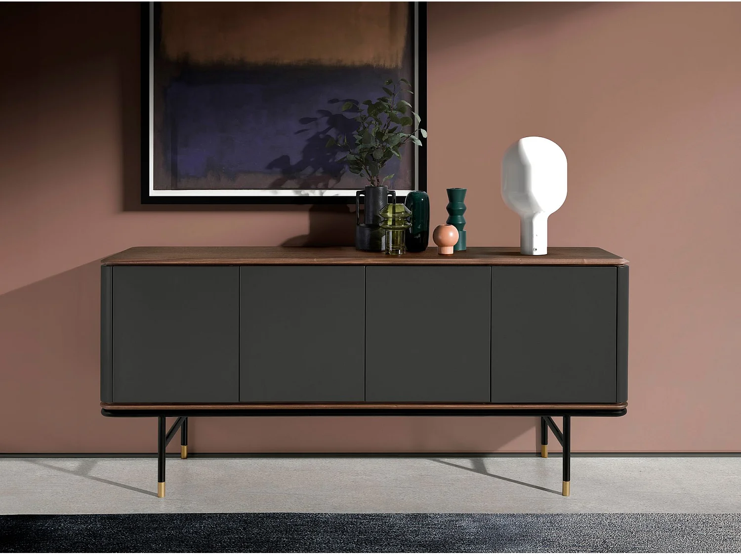 Dressoir in donkergrijs hout, zwart staal en walnoten blad