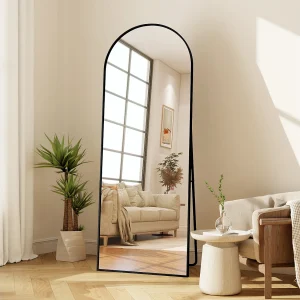 Gebogen staande spiegel 164×54 cm met zwarte lijst – Elegant en vintage design, veelzijdig (ophangen of neerzetten) Gebogen staande spiegel 164×54 cm met zwarte lijst – Elegant en vintage design, veelzijdig (ophangen of neerzetten)