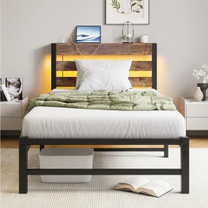 Eenpersoonsbed 90x200cm met LED-verlichting en USB-aansluiting – Volwassenenbed van metaal en hout – Zwart met houtaccenten (matras niet inbegrepen) Eenpersoonsbed 90x200cm met LED-verlichting en USB-aansluiting – Volwassenenbed van metaal en hout – Zwart met houtaccenten (matras niet inbegrepen)