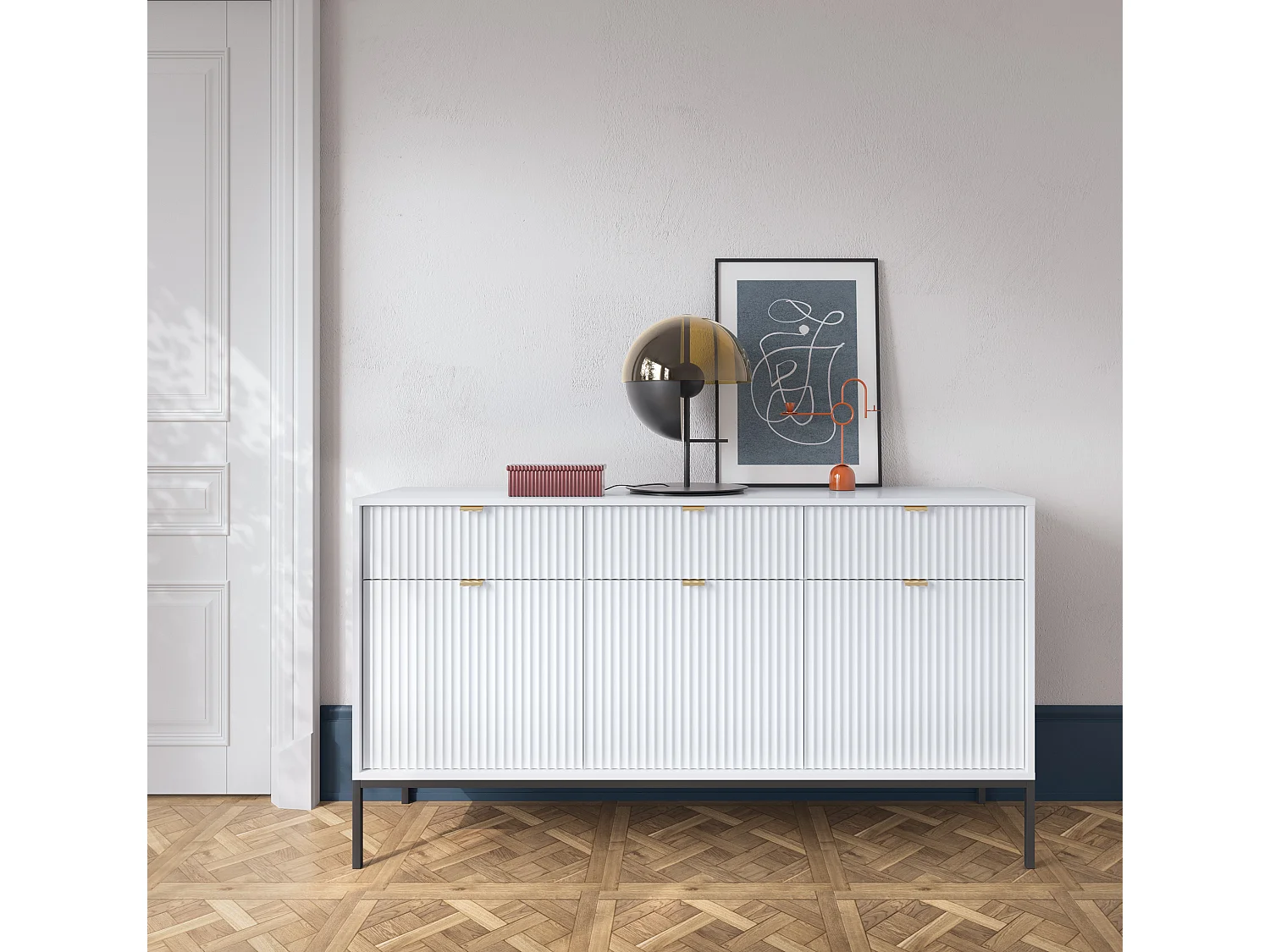 Elegante commode DomoHome NOVA – 154x83x39cm, Geriffelde voorkant, Gouden handgrepen, Veelzijdig ontwerp, 3 lades en 3 deuren, Wit, Zwarte lijst
