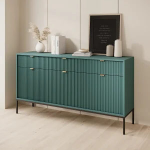 Elegante commode DomoHome NOVA – 154x83x39cm, Geriffelde voorkant, Gouden handgrepen, Veelzijdig ontwerp, 3 lades en 3 deuren, Labrador, Zwarte lijst Elegante commode DomoHome NOVA – 154x83x39cm, Geriffelde voorkant, Gouden handgrepen, Veelzijdig ontwerp, 3 lades en 3 deuren, Labrador, Zwarte lijst