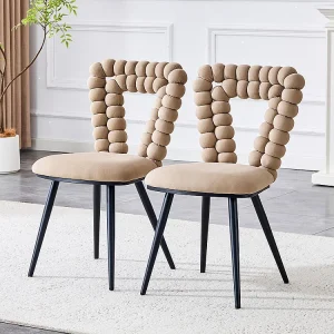 Fluwelen eetkamerstoelen (set van 2) – rugleuning met driehoekige uitsparing, zwarte metalen poten, camel
