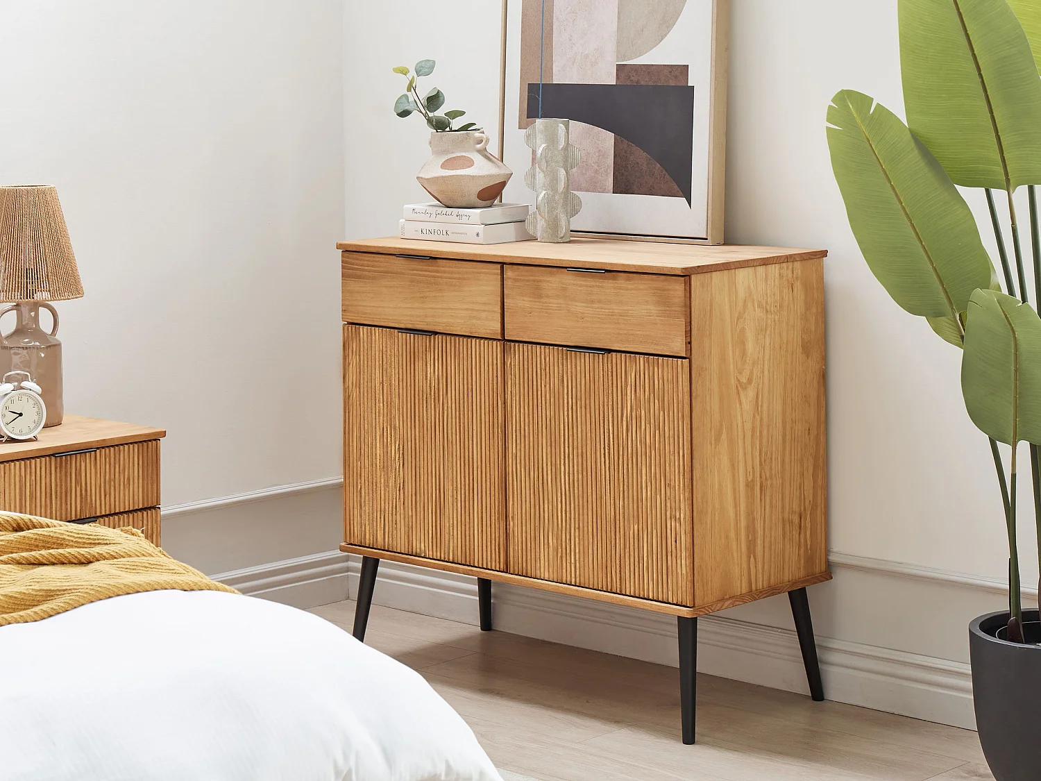Dressoir met 2 deuren TIMMINS Dennenhout Bruin