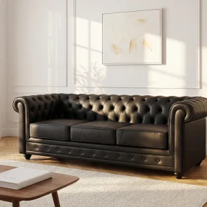 Iconische driezitsbank van buffelleer CHESTERFIELD – Zwart Iconische driezitsbank van buffelleer CHESTERFIELD – Zwart