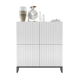 Dressoir met 4 deuren – Matwitte kast, groefde matwitte fronten – 112 cm, zwart metalen frame Dressoir met 4 deuren – Matwitte kast, groefde matwitte fronten – 112 cm, zwart metalen frame