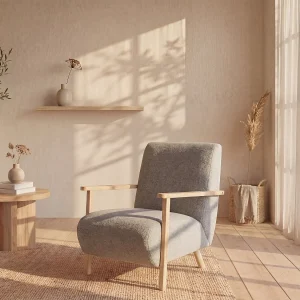 Fauteuil van grijze stof en hout met eigentijdse stijl. JULOMO Fauteuil van grijze stof en hout met eigentijdse stijl. JULOMO