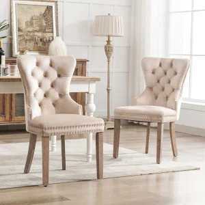 Eetkamerstoelset van 2, gestoffeerde stoel met spijkerkopafwerking, poten van massief hout, fluwelen bekleding, beige, met deurklopperontwerp Eetkamerstoelset van 2, gestoffeerde stoel met spijkerkopafwerking, poten van massief hout, fluwelen bekleding, beige, met deurklopperontwerp