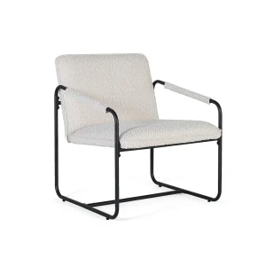 Ensemble van twee fauteuils bekleed met beige en matelassé stoffen Ensemble van twee fauteuils bekleed met beige en matelassé stoffen