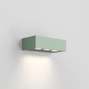 Forward 3-lichts asymmetrische buitenwandlamp in saliegroen aluminium, modern design voor gevel- en padverlichting 15,5W 3000K Forward 3-lichts asymmetrische buitenwandlamp in saliegroen aluminium, modern design voor gevel- en padverlichting 15,5W 3000K
