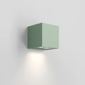 Forward 2-lichts asymmetrische buitenwandlamp in saliegroen aluminium, 10,5W LED, IP54 beschermingsklasse voor architecturale verlichting Forward 2-lichts asymmetrische buitenwandlamp in saliegroen aluminium, 10,5W LED, IP54 beschermingsklasse voor architecturale verlichting