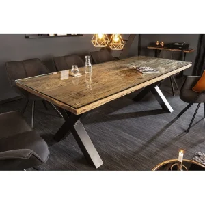 Eettafel RAFTA 220 cm – Blad van massief teakhout en gehard glas – X-vormige poten in zwart metaal Eettafel RAFTA 220 cm – Blad van massief teakhout en gehard glas – X-vormige poten in zwart metaal