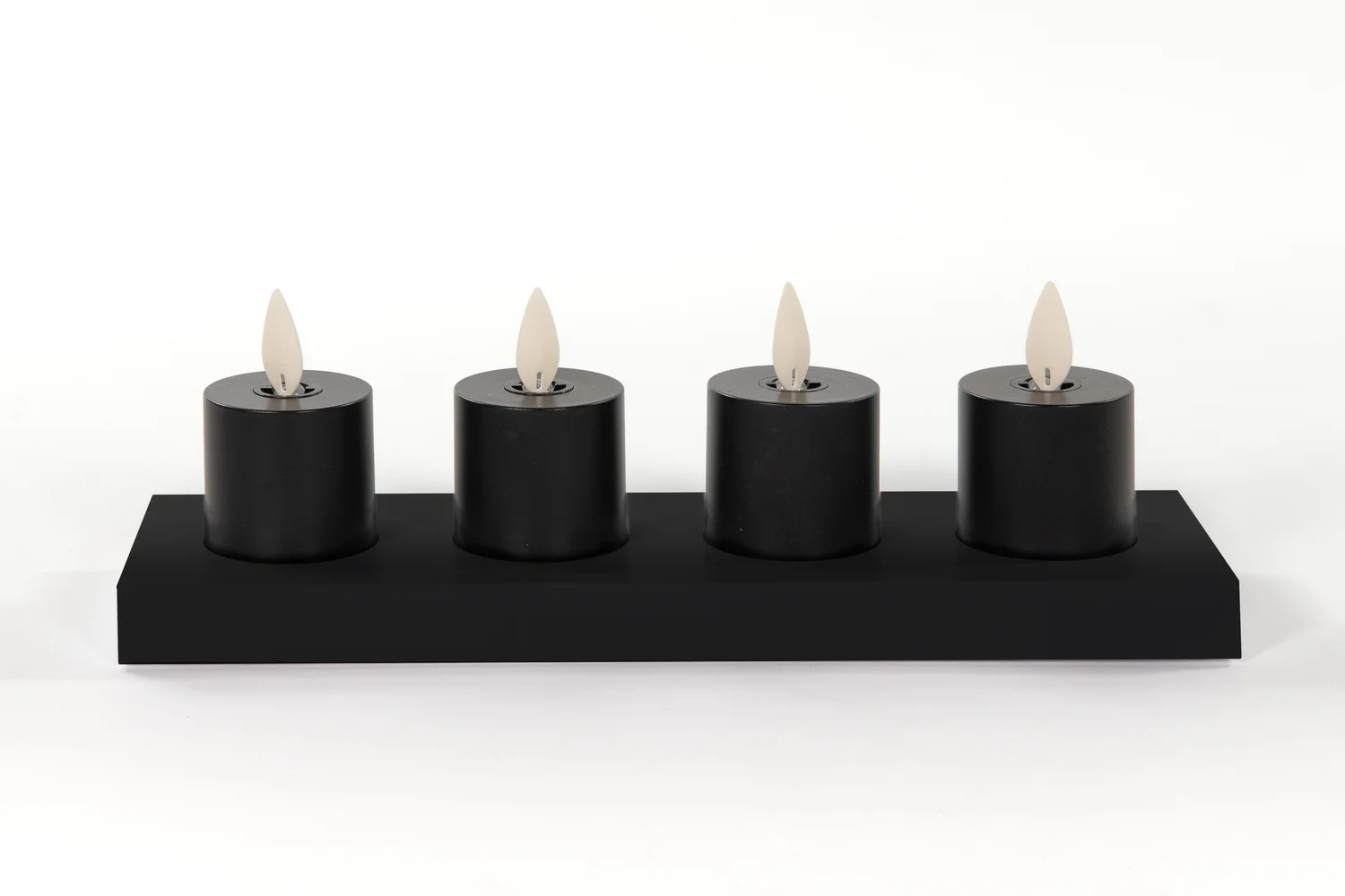 Anna's Collection LED startset waxinelicht met oplaadstation zwart D 3,8 H 6 cm 4 stuks