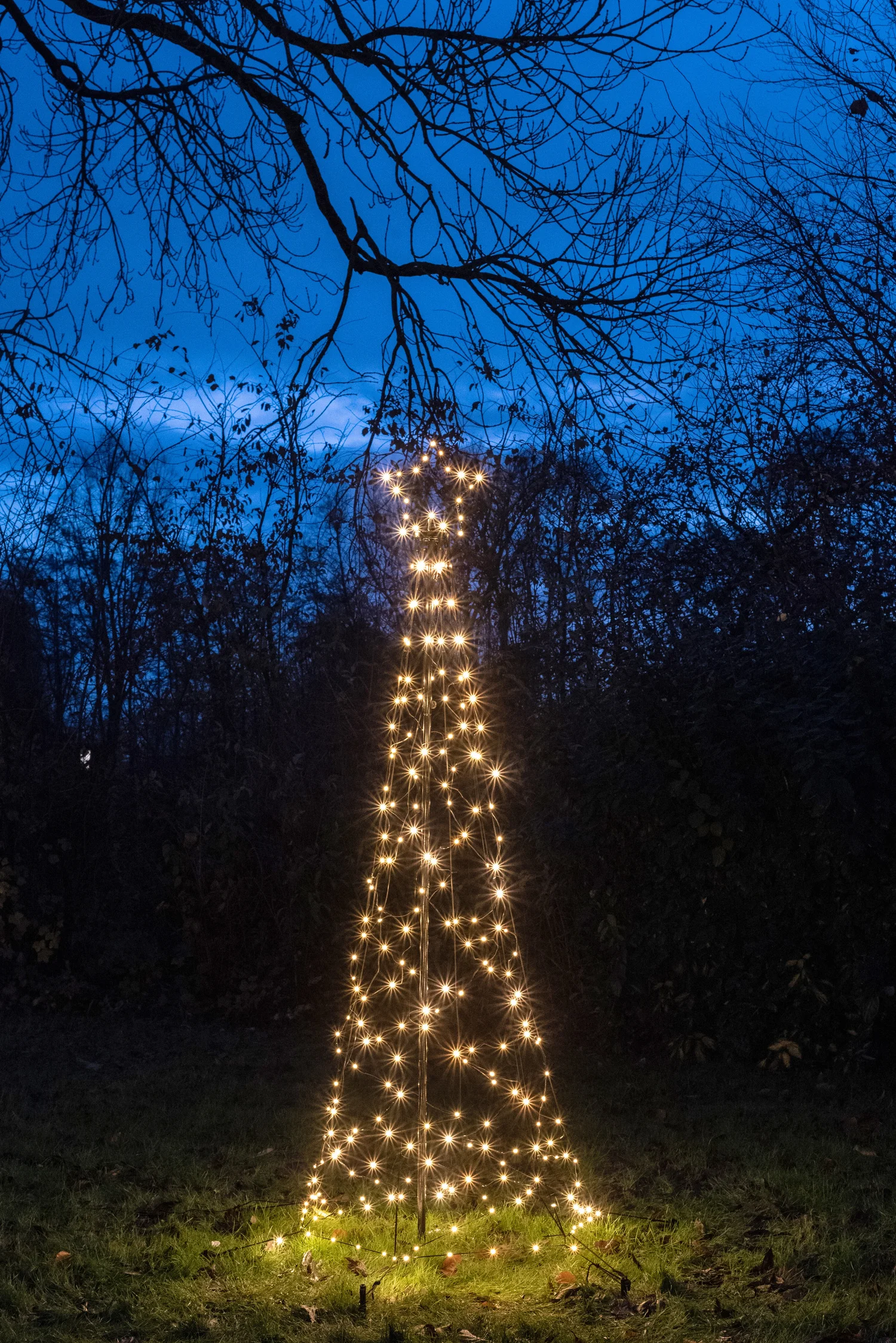 Anna's Collection vlaggenmast kerstboom met paal met 236 lampjes extra warm knipperfunctie H 2 m