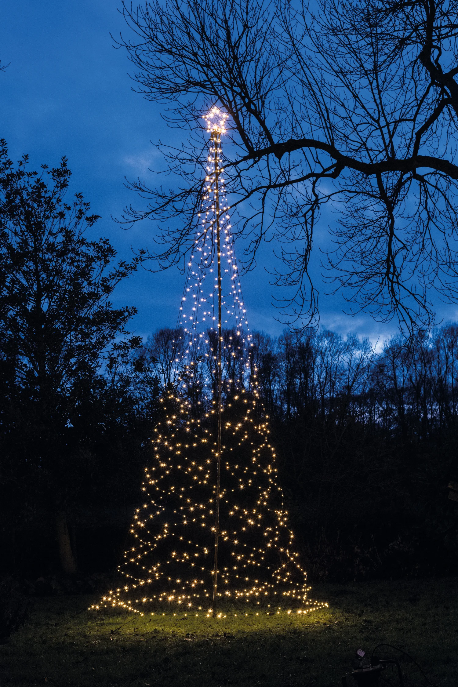 Anna's Collection vlaggenmast kerstboom met paal met 836 lampjes extra warm knipperfunctie H 5 m