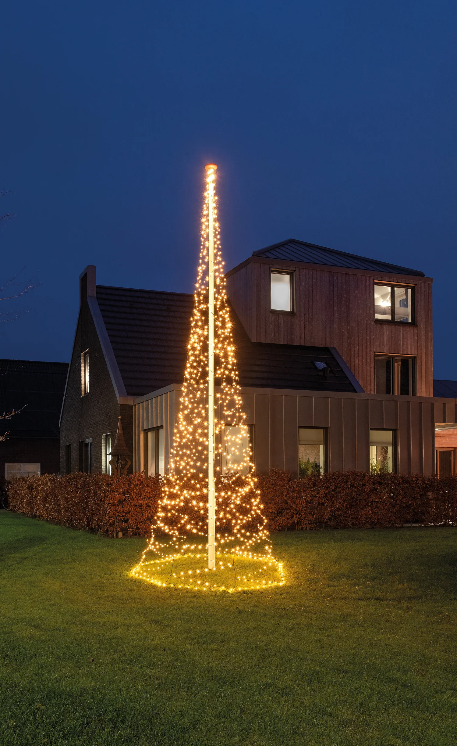 Anna's Collection vlaggenmast kerstboom met 1260 lampjes warm wit met knipperfunctie H 6 m